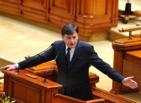 Crin Antonescu a demisionat de la șefia Senatului Crin Antonescu a demisionat de la șefia Senatului
