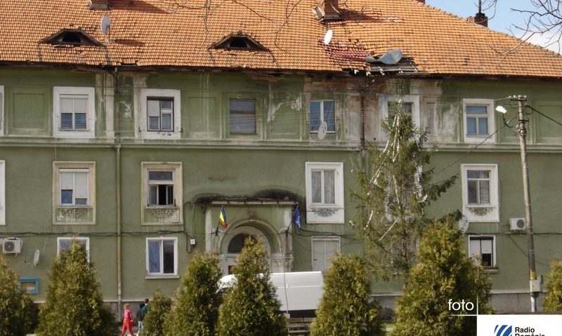 Primăria Caransebeş ajută chiriaşii blocului social de la Şesu Roşu Primăria Caransebeş ajută chiriaşii blocului social de la Şesu Roşu
