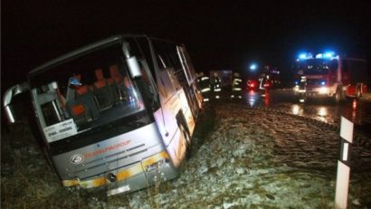 Autocar cu 25 de pasageri, răsturnat pe DN1