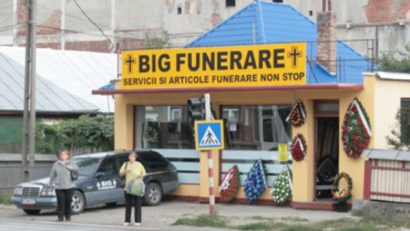 [EDITORIAL] Românul s-a născut (şi) poet