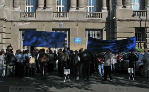 Angajaţii societăţii Servicii Energetice Banat protestează Angajaţii societăţii Servicii Energetice Banat protestează