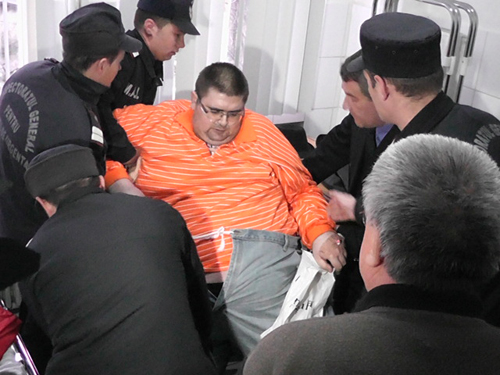 Bărbatul de 300 de kg va fi operat peste 3 luni Bărbatul de 300 de kg va fi operat peste 3 luni