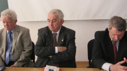 [FOTO] Academicianul Marius Sala şi-a prezentat astăzi la Reşiţa volumul Portrete şi evocări