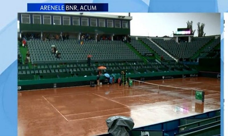 Meciul dintre Simona Halep şi Bojana Jovanovski din Fed Cup a fost întrerupt Meciul dintre Simona Halep şi Bojana Jovanovski din Fed Cup a fost întrerupt