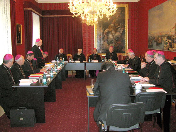 Clericii catolici în conferinţă naţională Clericii catolici în conferinţă naţională