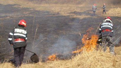 Apel către populaţie! Incendii devastatoare în Caraș-Severin! 300 de ha de teren au luat foc!
