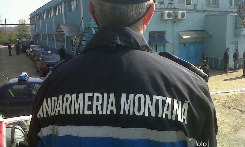 Jandarmii sunt alături de turiştii care îşi petrec sărbătorile la munte Jandarmii sunt alături de turiştii care îşi petrec sărbătorile la munte