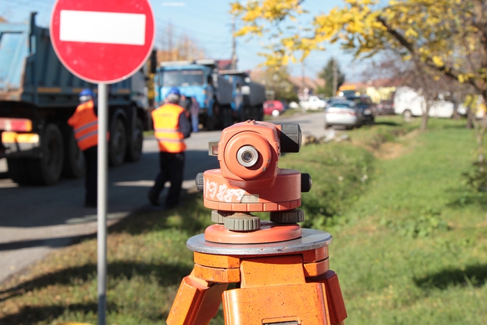 Aquatim reabilitează reţelele şi blochează străzi Aquatim reabilitează reţelele şi blochează străzi