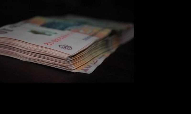 În aşteptarea banilor cuveniţi În aşteptarea banilor cuveniţi