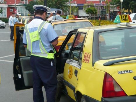 La trei abateri disciplinare în trafic, taximetriştii din Caransebeş rămân fără autorizaţie La trei abateri disciplinare în trafic, taximetriştii din Caransebeş rămân fără autorizaţie