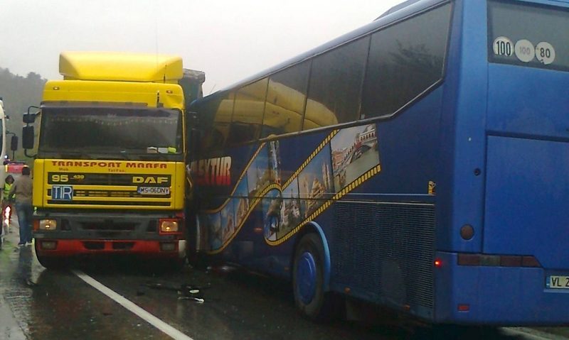 Teribil accident pe autostrada Deva-Orăştie Teribil accident pe autostrada Deva-Orăştie