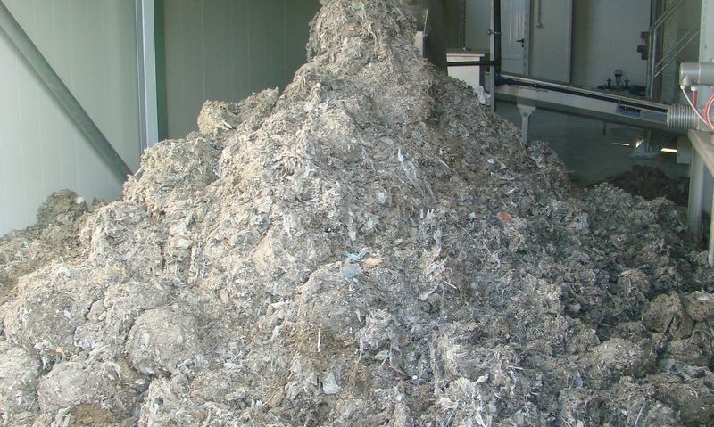 Ploaia aduce, din nou, zeci de tone de deșeuri Ploaia aduce, din nou, zeci de tone de deșeuri