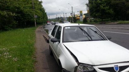 [FOTO] Carambol în Triaj, trei maşini implicate!
