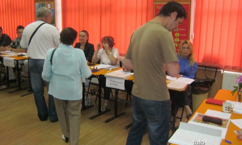 O treime dintre cărăşeni au votat până la ora 16.00 O treime dintre cărăşeni au votat până la ora 16.00