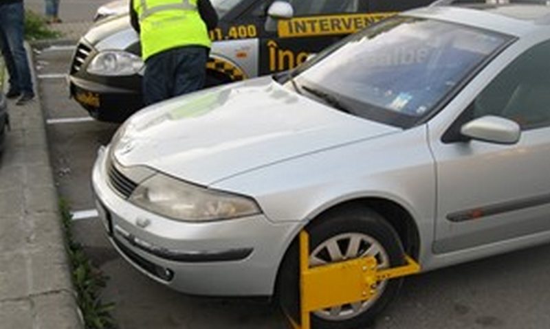 Poliţiştii locali au amendat „Îngerii Galbeni” Poliţiştii locali au amendat „Îngerii Galbeni”