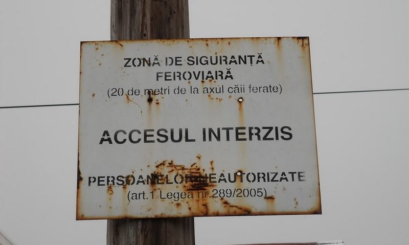 Nu vă jucaţi în trenuri! Riscaţi să fiţi electrocutaţi Nu vă jucaţi în trenuri! Riscaţi să fiţi electrocutaţi