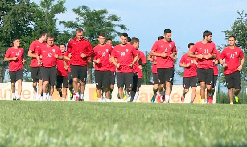 Cinci jucători noi la Dinamo Cinci jucători noi la Dinamo