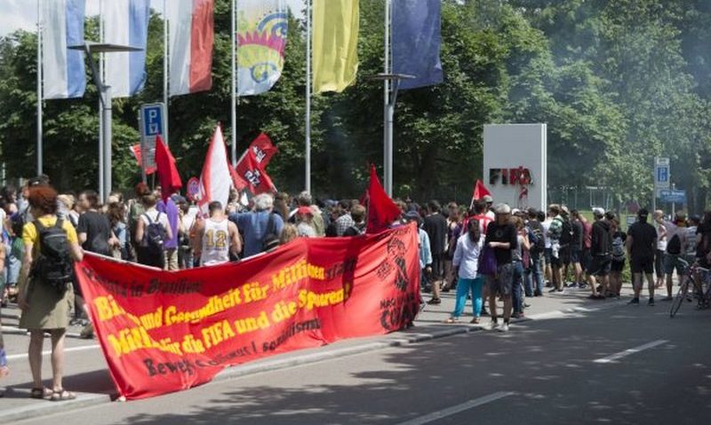 Proteste în Elveţia împotriva Cupei Mondiale Proteste în Elveţia împotriva Cupei Mondiale