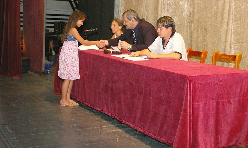 Burse pentru activităţi extraşcolare Burse pentru activităţi extraşcolare