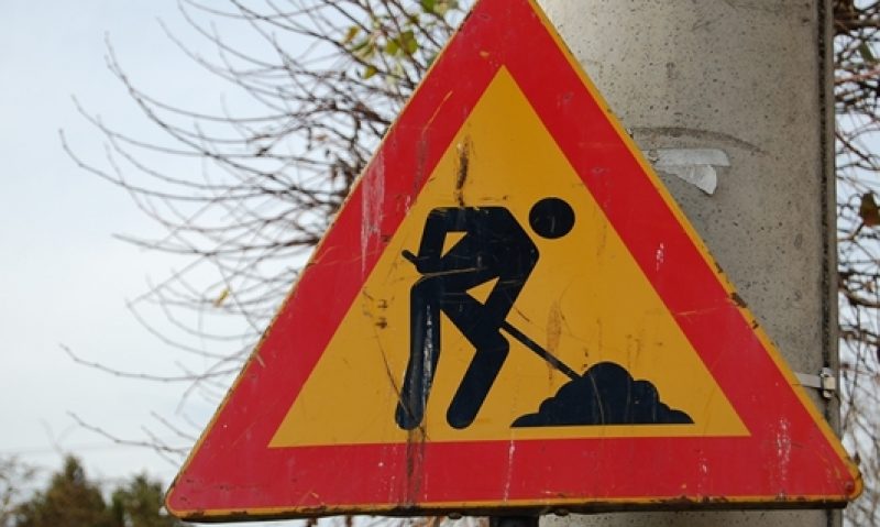 Licitația pentru realizarea drumului comunal, în așteptare Licitația pentru realizarea drumului comunal, în așteptare