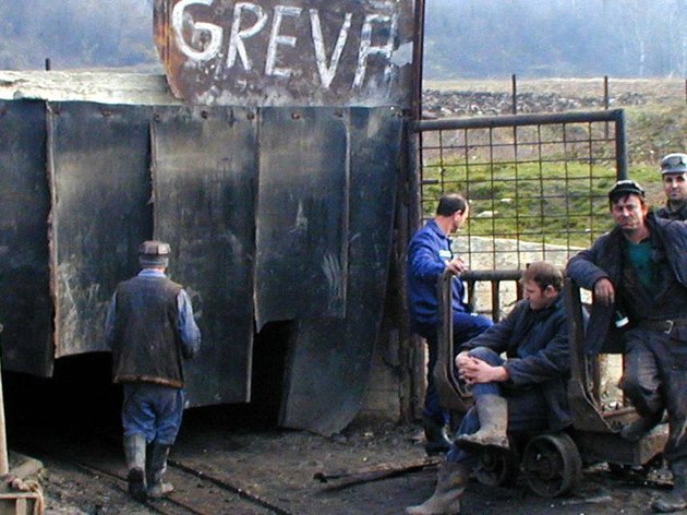 Minerii din Valea Jiului pregătiţi de grevă generală Minerii din Valea Jiului pregătiţi de grevă generală
