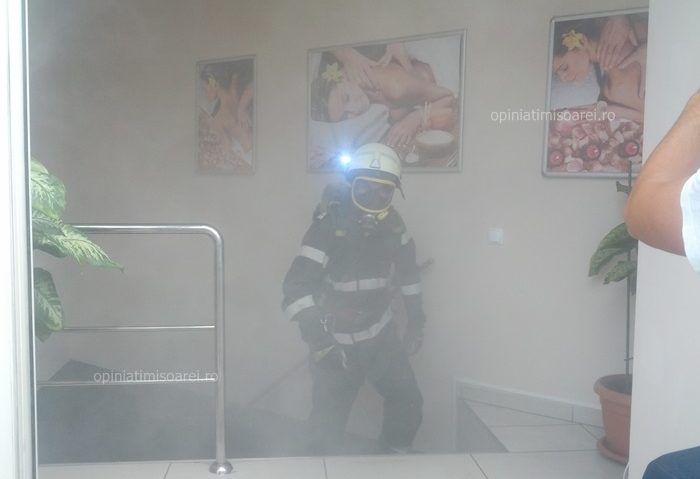 Salon de înfrumuseţare în flăcări ! Salon de înfrumuseţare în flăcări !