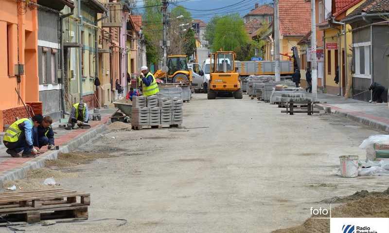 Investiţii de peste două milioane de lei în străzile din Caransebeş Investiţii de peste două milioane de lei în străzile din Caransebeş