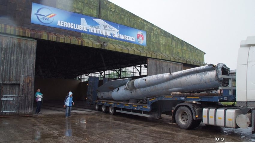 MIG-urile mai trebuie să aștepte până să fie expuse la Caransebeș MIG-urile mai trebuie să aștepte până să fie expuse la Caransebeș