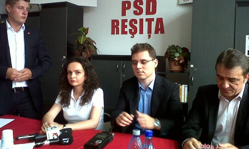 Un europarlamentar şi-a deschis astăzi birou la Reşiţa Un europarlamentar şi-a deschis astăzi birou la Reşiţa