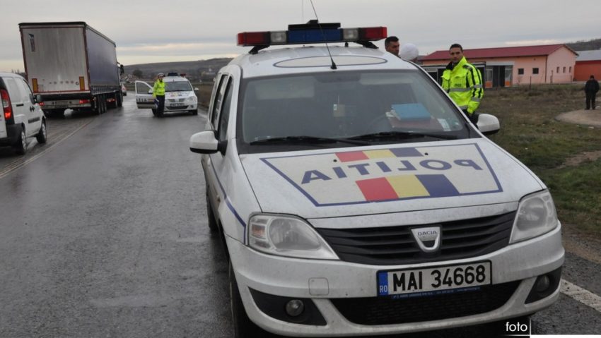 Răsturnat în afara drumului Răsturnat în afara drumului