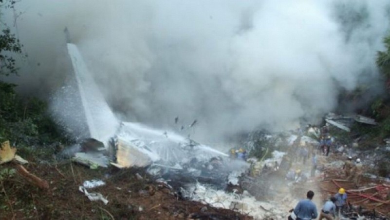 16 elevi şi doi bebeluşi printre victimele avionului prăbuşit în Franţa 16 elevi şi doi bebeluşi printre victimele avionului prăbuşit în Franţa