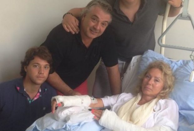 Lepa Brena internată de urgenţă în spital! Lepa Brena internată de urgenţă în spital!