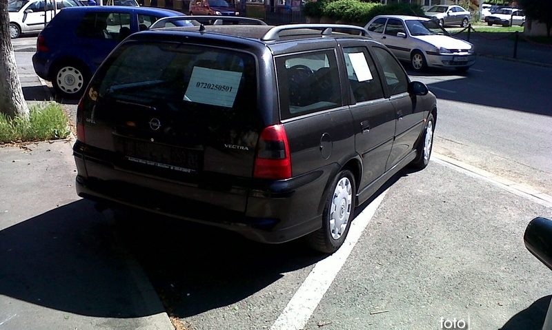 Poliţia ridică maşinile expuse la vânzare pe domeniul public Poliţia ridică maşinile expuse la vânzare pe domeniul public