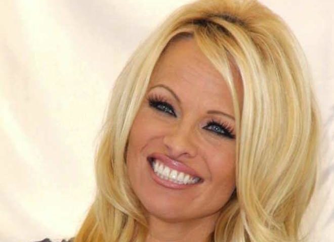 Pamela Anderson refuză să participe la Ice Bucket Challenge! Pamela Anderson refuză să participe la Ice Bucket Challenge!