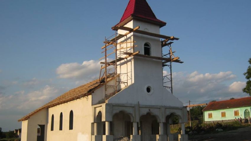 Noua biserică din Scăiuş, o investiţie de 100.000 de euro gata de Sfânta Maria Mare Noua biserică din Scăiuş, o investiţie de 100.000 de euro gata de Sfânta Maria Mare