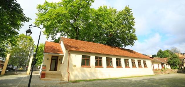 „Casa Musafirilor” de la Săvârşin reconstruită de familia regală „Casa Musafirilor” de la Săvârşin reconstruită de familia regală