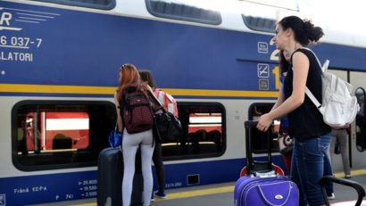 Guvernul elimină gratuitatea pe tren pentru studenți, care vor beneficia însă de reducere