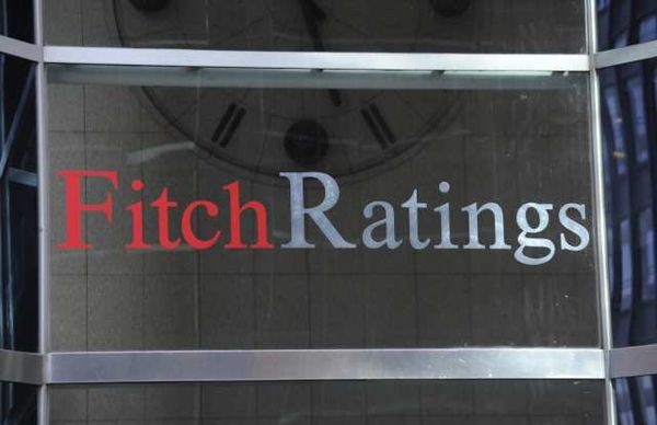 Fitch scade prognoza de creştere economică pentru România Fitch scade prognoza de creştere economică pentru România