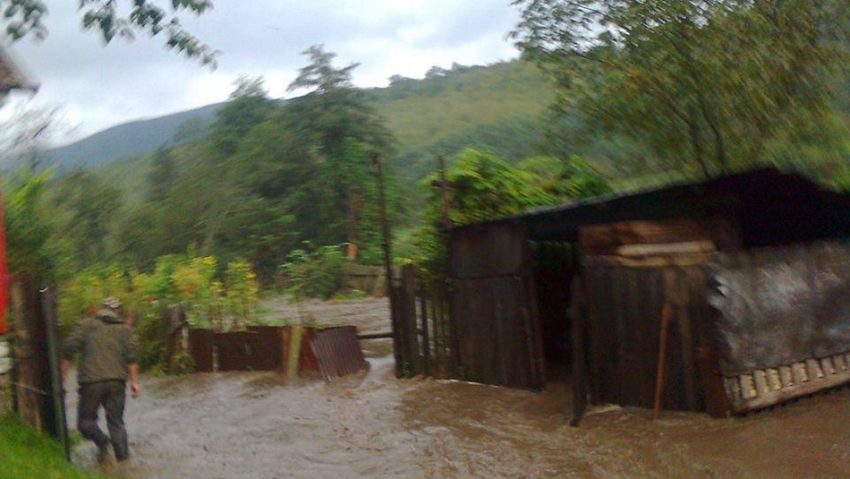 Cod portocaliu de inundații pe Bârzava, la Gătaia Cod portocaliu de inundații pe Bârzava, la Gătaia
