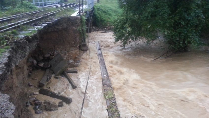 Trenurile din sud-vestul României rămân în gări Trenurile din sud-vestul României rămân în gări