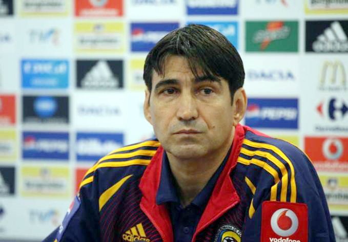 Victor Piţură rămâne selecţionerul Naţionalei României Victor Piţură rămâne selecţionerul Naţionalei României