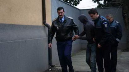 Tentativă de viol dejucată de poliţişti