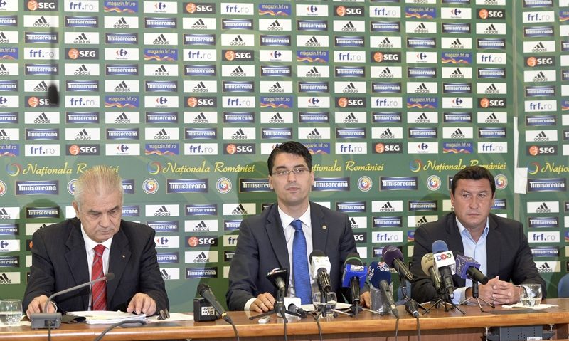 Anghel Iordănescu este noul selecţioner al echipei naţionale de fotbal a României Anghel Iordănescu este noul selecţioner al echipei naţionale de fotbal a României