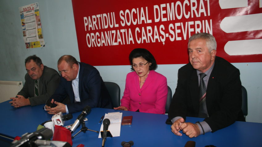 Fostul ministru al educației, Ecaterina Andronescu, s-a întâlnit astăzi la Reșița cu profesorii cărășeni Fostul ministru al educației, Ecaterina Andronescu, s-a întâlnit astăzi la Reșița cu profesorii cărășeni