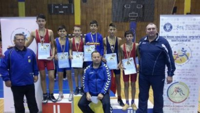 Şase medalii pentru luptătorii reşiţeni la finala Campionatului Naţional pentru copii 2