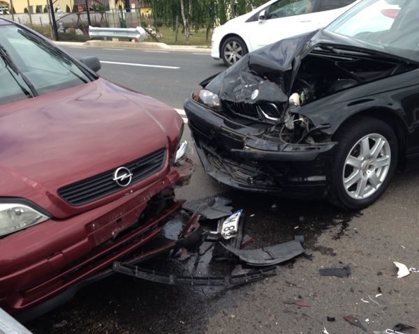 Șoferi rămași fără permis, după ce au încheiat înţelegeri amiabile ilegale Șoferi rămași fără permis, după ce au încheiat înţelegeri amiabile ilegale