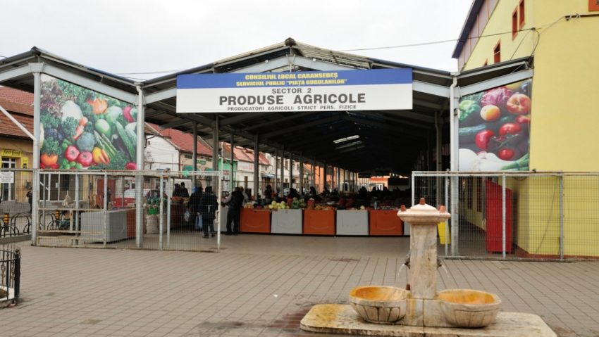Piața Gugulanilor din Caransebeș are program special de Rusalii Piața Gugulanilor din Caransebeș are program special de Rusalii
