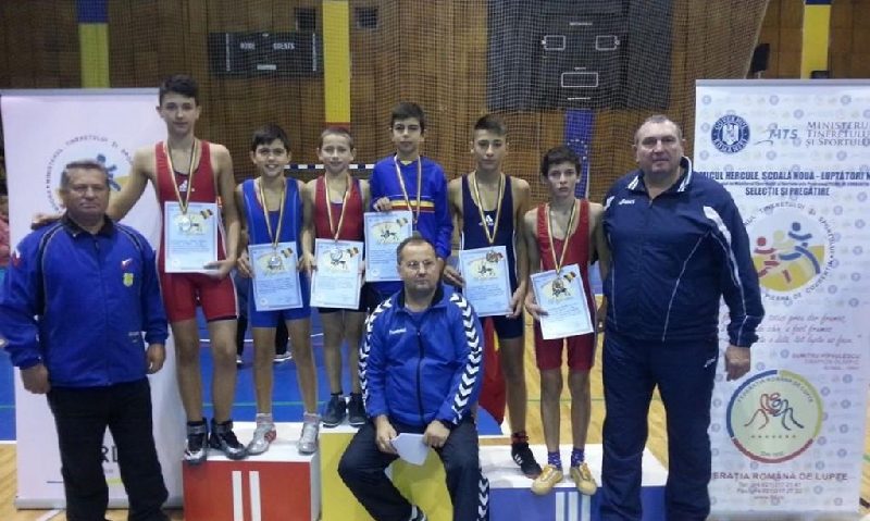 Luptătorii de la cluburile reşiţene au urcat de 12 ori pe podiumul Memorialului „Gheorghe Tapalagă” Luptătorii de la cluburile reşiţene au urcat de 12 ori pe podiumul Memorialului „Gheorghe Tapalagă”