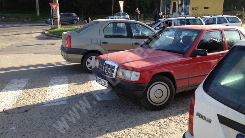 Accident de circulaţie la un supermarket din Reşiţa Accident de circulaţie la un supermarket din Reşiţa