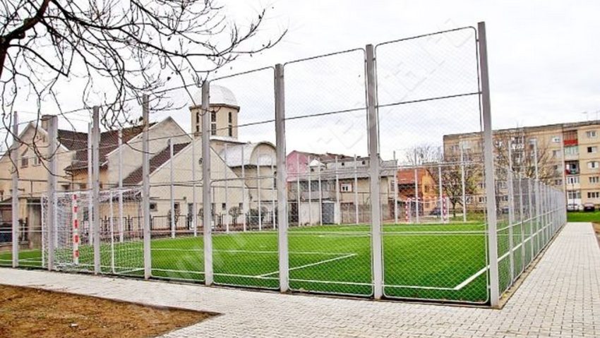 Teren de fotbal în Micro V… Teren de fotbal în Micro V…
